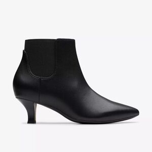 Gently Worn Clarks Sleek Black Ankle Booties